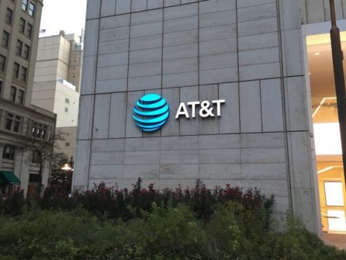 AT & T разрабатывает стратегический план на фоне вызовов инвестора