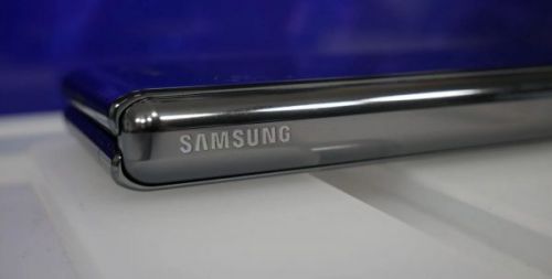 Samsung Galaxy Z Flip имеет только один официальный кожаный чехол и стоит 100