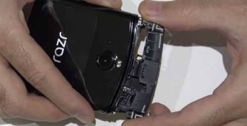 Видео разборки нового складного Motorola Razr