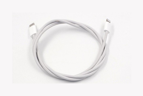 iPhone 12 будет поставляться с плетеным зарядным кабелем
