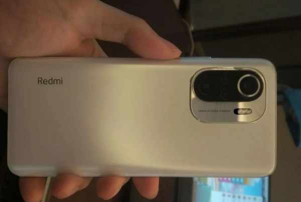 Redmi K40 получил такой же высококачественный OLED-экран, что и Mi 11 и S21 Ultra
